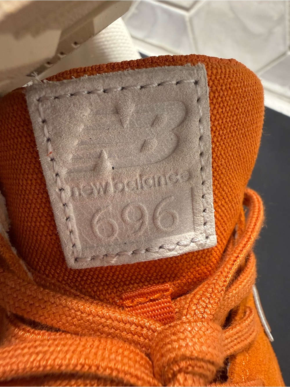 New Balance Woman’s 696 Orange Burst Suede Sz 7 NEW Iconic Retro Vibe - Picture 6 of 10